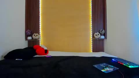 axelfox_ online show from March 12, 2025, 3:07 pm