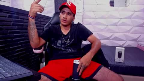 Axell Cross2 online show from January 30, 2025, 7:59 pm