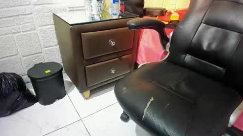 Axell Cross2 online show from April 21, 2026, 1:42 am