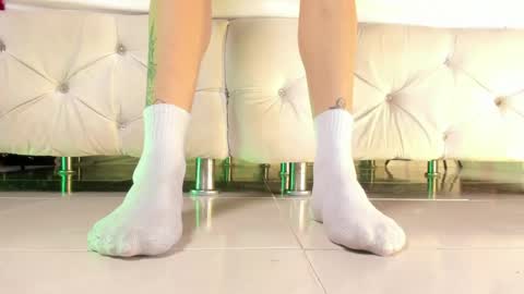Snapshot of axellcollins chatting on April 22, 2026, 11:23 am im your little femboy ALEX online show from April 22, 2026, 11:23 am