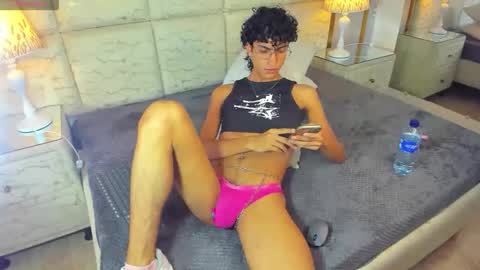 Snapshot of axelrushh chatting on May 31, 2026, 7:37 pm AxelRushh online show from May 31, 2026, 7:37 pm