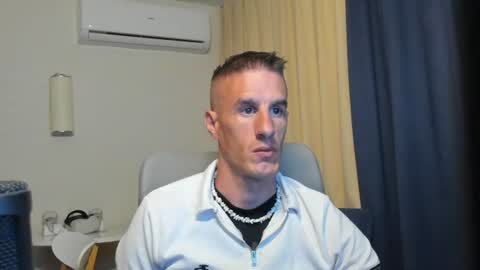 Axl online show from June 14, 2026, 1:25 am