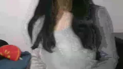 axue online show from March 4, 2025, 10:05 pm