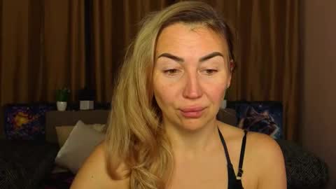 Jully online show from January 18, 2026, 6:23 pm