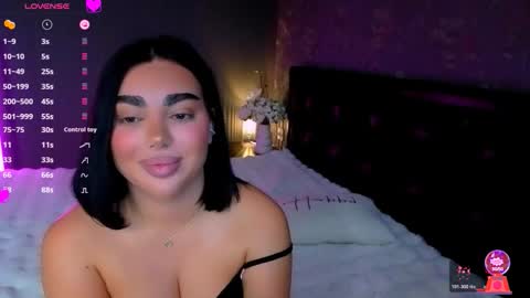  Ayla Demir  online show from November 20, 2025, 11:15 pm