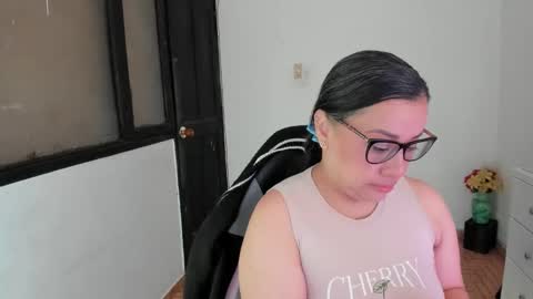 SandyMODELINDEPENDIENT online show from September 18, 2025, 12:18 pm