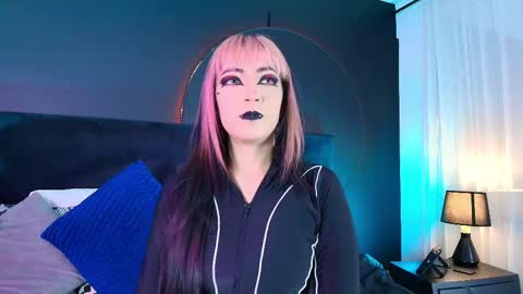 Snapshot of aylen_darkmoor chatting on May 7, 2026, 7:52 pm Aylen online show from May 7, 2026, 7:52 pm