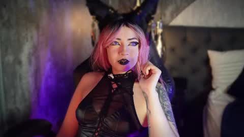 Snapshot of aylen_darkmoor chatting on June 24, 2026, 6:40 pm Aylen online show from June 24, 2026, 6:40 pm