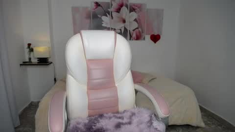 aylin_ross_ online show from June 5, 2026, 4:30 am