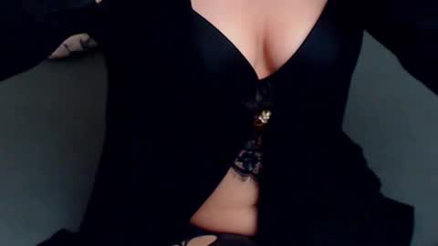 Snapshot of aylynrichard chatting on December 21, 2025, 12:18 am aylynrichard online show from December 21, 2025, 12:18 am