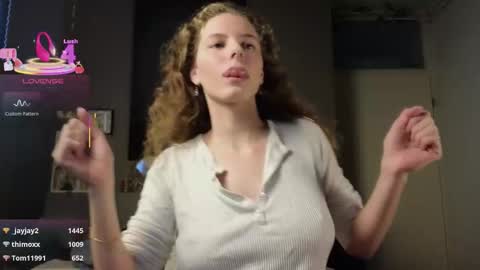 Snapshot of ayreenmoore chatting on December 17, 2025, 2:45 pm Ayreen Moore online show from December 17, 2025, 2:45 pm