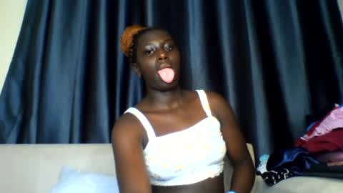 Snapshot of azaelia_iris chatting on July 16, 2026, 6:03 pm azaelia_iris online show from July 16, 2026, 6:03 pm