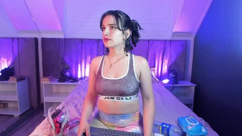 Snapshot of azahara_18 chatting on April 1, 2026, 11:35 pm Azahara online show from April 1, 2026, 11:35 pm