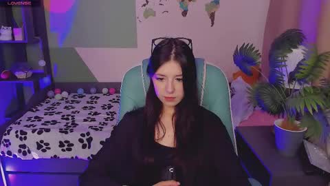 Snapshot of azaliya_haze chatting on October 16, 2025, 5:30 am Azaliya online show from October 16, 2025, 5:30 am