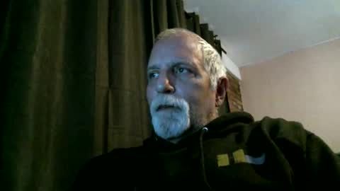 azjohnny online show from November 22, 2025, 7:13 pm