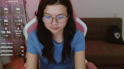 Azu  online show from April 10, 2026, 12:27 am