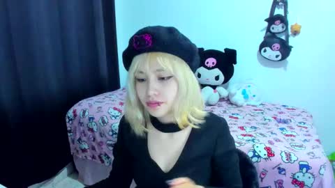 Snapshot of azu_moure chatting on October 26, 2025, 1:33 am Azu Moure online show from October 26, 2025, 1:33 am
