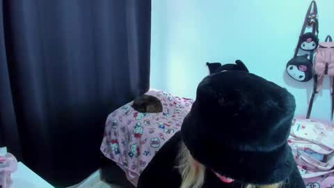 Azu Moure online show from January 5, 2026, 7:17 pm