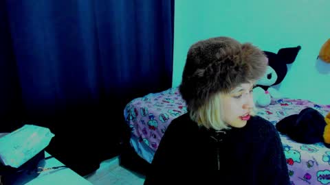 Azu Moure online show from March 27, 2026, 4:18 am