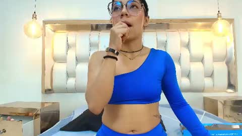Snapshot of azulmaveric chatting on July 17, 2026, 8:03 pm AZUL online show from July 17, 2026, 8:03 pm