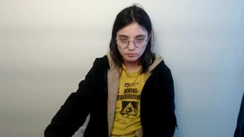 azumi_chan_ online show from February 9, 2026, 1:04 pm