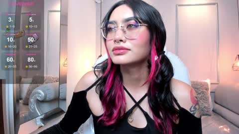 Azura online show from December 18, 2024, 11:51 pm