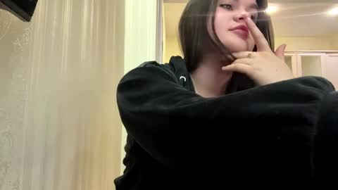 Snapshot of azzieyerbich chatting on April 17, 2026, 3:48 pm Elara online show from April 17, 2026, 3:48 pm
