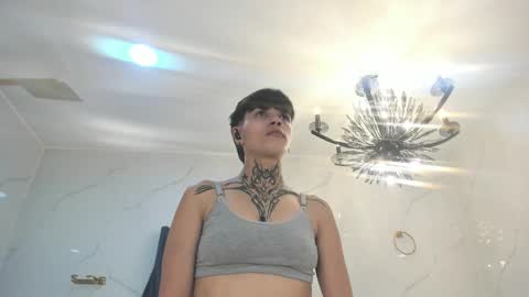 Anny online show from November 30, 2025, 4:05 am