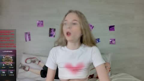 b4by_emilia online show from September 17, 2025, 5:20 am