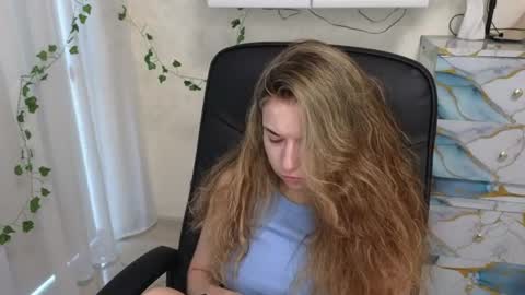 Anya online show from June 16, 2026, 3:53 am