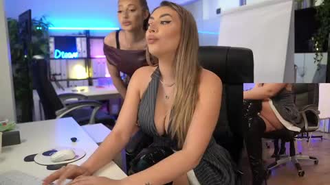 Snapshot of babesgowild chatting on April 22, 2026, 4:59 am Olivia and Lexi online show from April 22, 2026, 4:59 am