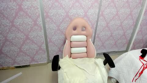 Snapshot of baby_alisson18 chatting on November 26, 2025, 12:17 pm ALISSON online show from November 26, 2025, 12:17 pm