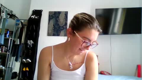 baby_girls2224 online show from April 23, 2026, 8:13 am