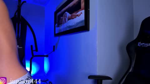 Junior       Independent Model online show from December 18, 2025, 5:13 am