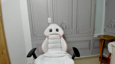 Karla  online show from March 5, 2025, 10:11 am