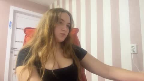 Snapshot of babyblissxx chatting on December 1, 2025, 8:14 pm Katerina online show from December 1, 2025, 8:14 pm