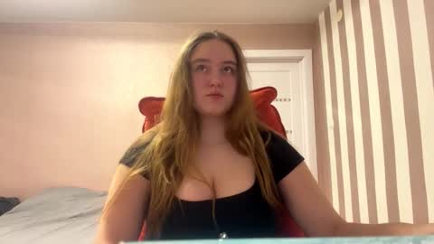 Snapshot of babyblissxx chatting on January 13, 2026, 10:26 pm Katerina online show from January 13, 2026, 10:26 pm