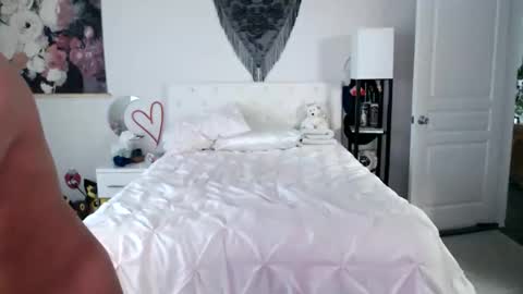 Snapshot of babyempathy chatting on January 18, 2026, 9:07 pm akira online show from January 18, 2026, 9:07 pm