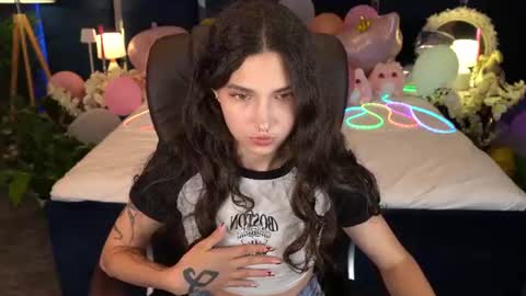 Snapshot of babyflowerr chatting on July 13, 2026, 7:27 pm Sasha online show from July 13, 2026, 7:27 pm