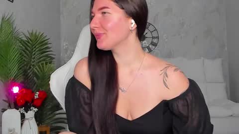 Sophia online show from October 7, 2025, 3:36 am