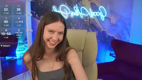Snapshot of babylumii chatting on June 23, 2026, 8:18 pm Lady Vi online show from June 23, 2026, 8:18 pm