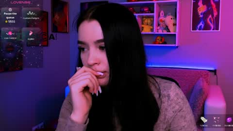 Mia online show from April 4, 2026, 7:22 pm