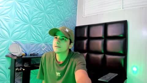 Snapshot of bad_boy_21_ chatting on February 22, 2026, 4:02 am bad_boy_21_ online show from February 22, 2026, 4:02 am