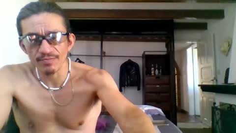 Snapshot of badhombremx chatting on April 25, 2026, 7:22 pm Mexican livin Off the Wall online show from April 25, 2026, 7:22 pm