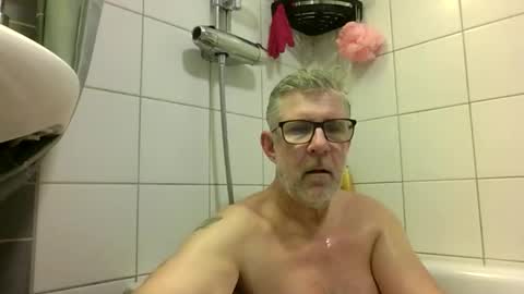 Snapshot of baggelina75 chatting on May 21, 2026, 6:26 pm baggelina75 online show from May 21, 2026, 6:26 pm