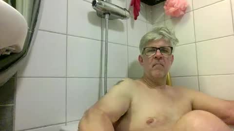 Snapshot of baggelina75 chatting on May 28, 2026, 7:11 pm baggelina75 online show from May 28, 2026, 7:11 pm