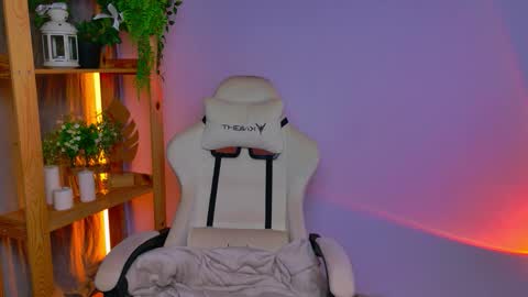 Elly online show from February 10, 2026, 4:05 am