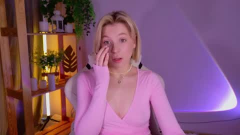 Snapshot of balerinacappuccino_ chatting on May 16, 2026, 3:47 am Elly online show from May 16, 2026, 3:47 am