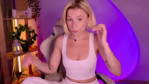 Snapshot of balerinacappuccino_ chatting on June 21, 2026, 2:47 am Elly online show from June 21, 2026, 2:47 am