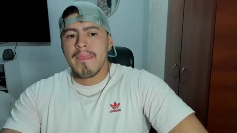 Snapshot of baltazardupont chatting on April 23, 2026, 9:52 am Andres - online show from April 23, 2026, 9:52 am